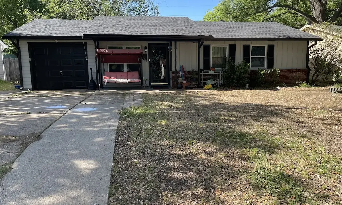 Asphalt Shingle Roof Repair crew at work on a residential roof in St. Martinville